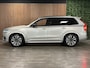 Volvo XC90 T8 AWD Recharge Ultra Dark | Luchtvering | Trekhaak | 360 Camera | Head-Up Display | Harman Kardon | 455pk | Adaptieve Cruise Control | Stoelverwarming voor+achter | Stuurwielverwarming | Schuifdak | Full LED Meesturende koplampen | Pilot Assist | BLIS Dode Hoek Detectie | Alcantara hemelbekleding | Lederen zonnekleppen en handgrepen | Elektrische voorstoelen geheugen | Lederen bekleding | Zitting verlenging voorstoelen | Lederen dashboard | 20 Inch | Google Infotainment | Keyless Drive | Privacy Glass | Elektrisch bedienbare achterklep | Geïntegreerd kinderzitje achterin | Geïntegreerde zongordijnen achterportieren | Verlichte instaplijsten | 7-Persoons | 4-Zone Climate Control | DAB Radio | Apple Carplay/Android Auto | Alarm Klasse III | Silver Dawn Metallic |