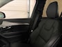 Volvo XC90 T8 AWD Recharge Ultra Dark | Luchtvering | Trekhaak | 360 Camera | Head-Up Display | Harman Kardon | 455pk | Adaptieve Cruise Control | Stoelverwarming voor+achter | Stuurwielverwarming | Schuifdak | Full LED Meesturende koplampen | Pilot Assist | BLIS Dode Hoek Detectie | Alcantara hemelbekleding | Lederen zonnekleppen en handgrepen | Elektrische voorstoelen geheugen | Lederen bekleding | Zitting verlenging voorstoelen | Lederen dashboard | 20 Inch | Google Infotainment | Keyless Drive | Privacy Glass | Elektrisch bedienbare achterklep | Geïntegreerd kinderzitje achterin | Geïntegreerde zongordijnen achterportieren | Verlichte instaplijsten | 7-Persoons | 4-Zone Climate Control | DAB Radio | Apple Carplay/Android Auto | Alarm Klasse III | Silver Dawn Metallic |