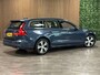 Volvo V60 B3 Momentum Advantage | Stoel en Stuurwielverwarming | Parkeercamera | 17 Inch | Cruise Control | Climate Control L+R | Parkeersensoren voor+achter | DAB Radio | Regensensor | Apple Carplay/Android Auto | Volvo On Call met mobiele App functie | Denim Blue Metallic |