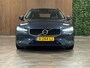 Volvo V60 B3 Momentum Advantage | Stoel en Stuurwielverwarming | Parkeercamera | 17 Inch | Cruise Control | Climate Control L+R | Parkeersensoren voor+achter | DAB Radio | Regensensor | Apple Carplay/Android Auto | Volvo On Call met mobiele App functie | Denim Blue Metallic |