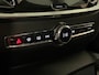 Volvo V60 B3 Momentum Advantage | Stoel en Stuurwielverwarming | Parkeercamera | 17 Inch | Cruise Control | Climate Control L+R | Parkeersensoren voor+achter | DAB Radio | Regensensor | Apple Carplay/Android Auto | Volvo On Call met mobiele App functie | Denim Blue Metallic |