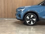 Volvo XC40 Single Motor Extened Range Core 82 kWh | 96% SoH | Parkeercamera | Michelin All Season banden | Parkeersensoren voor+achter | Zitting verlenging voorstoelen | 19 Inch | Cruise Control | Alarm Klasse III | Climate Control L+R | Draadloos telefoon opladen | Automatisch dimmende binnen en buitenspiegels | Regensensor | Apple Carplay/Android Auto | DAB Radio | Volvo On Call met mobiele App functie | Fjord Blue Metallic |
