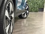 Volvo XC40 Single Motor Extened Range Core 82 kWh | 96% SoH | Parkeercamera | Michelin All Season banden | Parkeersensoren voor+achter | Zitting verlenging voorstoelen | 19 Inch | Cruise Control | Alarm Klasse III | Climate Control L+R | Draadloos telefoon opladen | Automatisch dimmende binnen en buitenspiegels | Regensensor | Apple Carplay/Android Auto | DAB Radio | Volvo On Call met mobiele App functie | Fjord Blue Metallic |