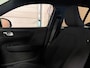 Volvo XC40 Single Motor Extened Range Core 82 kWh | 96% SoH | Parkeercamera | Michelin All Season banden | Parkeersensoren voor+achter | Zitting verlenging voorstoelen | 19 Inch | Cruise Control | Alarm Klasse III | Climate Control L+R | Draadloos telefoon opladen | Automatisch dimmende binnen en buitenspiegels | Regensensor | Apple Carplay/Android Auto | DAB Radio | Volvo On Call met mobiele App functie | Fjord Blue Metallic |