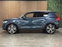 Volvo XC40 T5 Recharge Inscription | Trekhaak | Harman Kardon | Adaptieve Cruise Control | Bestuurdersstoel elektrisch geheugen | Standkachel met Volvo On Call App | Stoel en Stuurwielverwarming | Full LED meesturende koplampen | Pilot Assist | BLIS Dode Hoek Detectie | Parkeercamera | Lederen bekleding | Zitting verlenging voorstoelen | Passagiersstoel elektrisch | 19 Inch | Keyless Drive | Parkeersensoren voor+achter | Elektrisch bedienbare achterklep | Privacy Glass | Breedstralers in voorbumper | Draadloos telefoon opladen | Climate Control L+R | DAB Radio | Apple Carplay/Android Auto | Volvo On Call met mobiele App functie | Denim Blue Metallic |