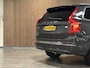 Volvo XC90 T8 AWD Recharge Plus Bright Long Range | Trekhaak | 360° Camera | Harman Kardon | 455pk | Adaptieve Cruise Control | Standkachel met Volvo On Call App | Stoelverwarming voor+achter | Stuurwielverwarming | Schuifdak | Full LED Meesturende koplampen | Pilot Assist | BLIS Dode Hoek Detectie | Elektrische voorstoelen geheugen | Lederen bekleding | Zitting verlenging voorstoelen | Lederen dashboard | 20 Inch | Google Infotainment | Keyless Drive | Privacy Glass | Elektrisch bedienbare achterklep | Geïntegreerd kinderzitje achterin | Geïntegreerde zongordijnen achterportieren | Verlichte instaplijsten | 7-Persoons | 4-Zone Climate Control | DAB Radio | Apple Carplay/Android Auto | Alarm Klasse III | Draadloos telefoon opladen | Volvo On Call met mobiele App functie | Platinum Grey Metallic |