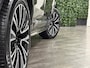 Volvo XC90 T8 AWD Recharge Plus Bright Long Range | Trekhaak | 360° Camera | Harman Kardon | 455pk | Adaptieve Cruise Control | Standkachel met Volvo On Call App | Stoelverwarming voor+achter | Stuurwielverwarming | Schuifdak | Full LED Meesturende koplampen | Pilot Assist | BLIS Dode Hoek Detectie | Elektrische voorstoelen geheugen | Lederen bekleding | Zitting verlenging voorstoelen | Lederen dashboard | 20 Inch | Google Infotainment | Keyless Drive | Privacy Glass | Elektrisch bedienbare achterklep | Geïntegreerd kinderzitje achterin | Geïntegreerde zongordijnen achterportieren | Verlichte instaplijsten | 7-Persoons | 4-Zone Climate Control | DAB Radio | Apple Carplay/Android Auto | Alarm Klasse III | Draadloos telefoon opladen | Volvo On Call met mobiele App functie | Platinum Grey Metallic |