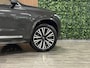 Volvo XC90 T8 AWD Recharge Plus Bright Long Range | Trekhaak | 360° Camera | Harman Kardon | 455pk | Adaptieve Cruise Control | Standkachel met Volvo On Call App | Stoelverwarming voor+achter | Stuurwielverwarming | Schuifdak | Full LED Meesturende koplampen | Pilot Assist | BLIS Dode Hoek Detectie | Elektrische voorstoelen geheugen | Lederen bekleding | Zitting verlenging voorstoelen | Lederen dashboard | 20 Inch | Google Infotainment | Keyless Drive | Privacy Glass | Elektrisch bedienbare achterklep | Geïntegreerd kinderzitje achterin | Geïntegreerde zongordijnen achterportieren | Verlichte instaplijsten | 7-Persoons | 4-Zone Climate Control | DAB Radio | Apple Carplay/Android Auto | Alarm Klasse III | Draadloos telefoon opladen | Volvo On Call met mobiele App functie | Platinum Grey Metallic |