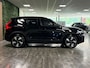 Volvo EX40 Single Motor Extended Range Ultra 82 kWh | Schuifdak | 360° Camera | Harman Kardon | Adaptieve Cruise Control | Bestuurdersstoel elektrisch geheugen | Stoel en Stuurwielverwarming | 19 Inch | Passagiersstoel elektrisch | Microtech / alcantara bekleding met wit stiksel en bies | Zitting verlenging voorstoelen | Pilot Assist | BLIS Dode Hoek Detectie | Warmtepomp | Google Infotainment | Keyless Drive | Verlichtingspack 2 | Parkeersensoren voor+achter | Privacy Glass | Elektrisch bedienbare achterklep | Draadloos telefoon opladen | DAB Radio | Apple Carplay/Android Auto | Volvo On Call met mobiele App functie | Onyx Black Metallic |