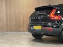 Volvo EX40 Single Motor Extended Range Ultra 82 kWh | Schuifdak | 360° Camera | Harman Kardon | Adaptieve Cruise Control | Bestuurdersstoel elektrisch geheugen | Stoel en Stuurwielverwarming | 19 Inch | Passagiersstoel elektrisch | Microtech / alcantara bekleding met wit stiksel en bies | Zitting verlenging voorstoelen | Pilot Assist | BLIS Dode Hoek Detectie | Warmtepomp | Google Infotainment | Keyless Drive | Verlichtingspack 2 | Parkeersensoren voor+achter | Privacy Glass | Elektrisch bedienbare achterklep | Draadloos telefoon opladen | DAB Radio | Apple Carplay/Android Auto | Volvo On Call met mobiele App functie | Onyx Black Metallic |