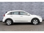 Kia Niro Hybrid 1.6 GDi DCT6 DynamicLine | Trekhaak | Navigatie | Apple Carplay | Android Auto | Achteruitrijcamera | Parkeersensoren | Leder/Stof Bekleding | Lichtmetalen Velgen