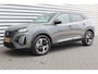 Peugeot 2008 1.2 HYBRID 145PK ALLURE AUTOMAAT / NAVI / LEDER / CLIMA / LED / PDC / 17" LMV / KEYLESS / 360° CAMERA / ADAPT. CRUISECONTROL / 1E EIGENAAR / NIEUWSTAAT !!