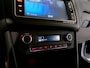 Volkswagen Polo 1.2 Comfortline Stoelverwarming Parkeersensoren Climatronic Navigatie Bluetooth Lichtmetalen-velgen Garantie