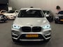 BMW X1 SDrive20i High Executive AUT/LED/NAVI/HUD/LEDER/CAMERA/PDC/DEALER-ONDERHOUDEN