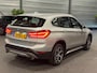 BMW X1 SDrive20i High Executive AUT/LED/NAVI/HUD/LEDER/CAMERA/PDC/DEALER-ONDERHOUDEN