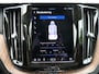 Volvo XC60 2.0 T8 Plug-in hybrid AWD Ultimate Dark | 455PK | Luchtvering | Bowers & Wilkens | 360°-camera | Stoelventilatie | Massage | Nappa | Panoramadak | Trekhaak | Orrefors Sweden | Head-up display | Stoelverwarming V+A