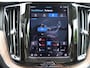 Volvo XC60 2.0 T8 Plug-in hybrid AWD Ultimate Dark | 455PK | Luchtvering | Bowers & Wilkens | 360°-camera | Stoelventilatie | Massage | Nappa | Panoramadak | Trekhaak | Orrefors Sweden | Head-up display | Stoelverwarming V+A