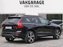 Volvo XC60 2.0 T8 Plug-in hybrid AWD Ultimate Dark | 455PK | Luchtvering | Bowers & Wilkens | 360°-camera | Stoelventilatie | Massage | Nappa | Panoramadak | Trekhaak | Orrefors Sweden | Head-up display | Stoelverwarming V+A