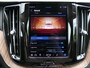 Volvo XC60 2.0 T8 Plug-in hybrid AWD Ultimate Dark | 455PK | Luchtvering | Bowers & Wilkens | 360°-camera | Stoelventilatie | Massage | Nappa | Panoramadak | Trekhaak | Orrefors Sweden | Head-up display | Stoelverwarming V+A