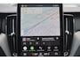 Volvo XC60 T8 Recharge AWD Plus Black Edition - Luchtvering - Panorama/schuifdak - IntelliSafe Assist & Surround - 360º Camera - Harman/Kardon audio - Adaptieve LED koplampen - Verwarmde voorstoelen, stuur & achterbank - Parkeersensoren voor & achter - Elektr. bedienb. voorstoelen met geheugen - Head up display - Draadloze tel. lader - Extra getint glas - Inklapbare trekhaak - 21' LMV