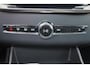 Volvo XC90 T8 Recharge AWD Ultra Dark - Luchtvering - Panorama/schuifdak - IntelliSafe Assist & Surround - 360º Camera - Bowers & Wilkins audio - Adaptieve LED koplampen - Verwarmde voorstoelen, stuur & achterbank - Parkeersensoren voor & achter - Elektr. bedienb. voorstoelen met geheugen - Geventileerde voorstoelen - Head up display - Draadloze tel. lader - Extra getint glas - Inklapbare trekhaak - 21' LMV