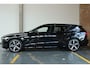 Volvo V60 B4 R-Design | Bowers & Wilkins Premium Audio | Adaptive Cruise Control | Gelamineerde Zijruiten | 360° Parkeercamera | BLIS | 20'' Lichtmetalen velgen | Parkeersensoren voor + achter | Panoramadak | Dealeronderhouden |