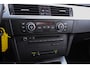 BMW 3-Serie 320i Executive | Facelift | Keyless entry | Stoelverwarming | Navigatie Professional | Cruise control | Spiegelpakket | Climate control | PDC | Chrome Line | Regensensor