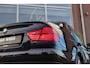 BMW 3-Serie 320i Executive | Facelift | Keyless entry | Stoelverwarming | Navigatie Professional | Cruise control | Spiegelpakket | Climate control | PDC | Chrome Line | Regensensor