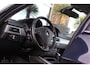 BMW 3-Serie 320i Executive | Facelift | Keyless entry | Stoelverwarming | Navigatie Professional | Cruise control | Spiegelpakket | Climate control | PDC | Chrome Line | Regensensor