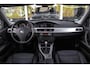 BMW 3-Serie 320i Executive | Facelift | Keyless entry | Stoelverwarming | Navigatie Professional | Cruise control | Spiegelpakket | Climate control | PDC | Chrome Line | Regensensor