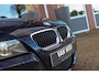 BMW 3-Serie 320i Executive | Facelift | Keyless entry | Stoelverwarming | Navigatie Professional | Cruise control | Spiegelpakket | Climate control | PDC | Chrome Line | Regensensor