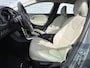 Volvo V40 2.0 T5 Summum | Adaptieve Cruise Control | BLIS | Keyless Entry | Driver Alert | Schakelmogelijkheid Stuurwiel | Stoelverwarming Voor | Navigatie | Rijstrooksensor | Verkeersbord Detectie | Parkeersensoren Voor en Achter |