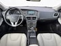 Volvo V40 2.0 T5 Summum | Adaptieve Cruise Control | BLIS | Keyless Entry | Driver Alert | Schakelmogelijkheid Stuurwiel | Stoelverwarming Voor | Navigatie | Rijstrooksensor | Verkeersbord Detectie | Parkeersensoren Voor en Achter |