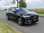 Volvo XC60 2.0 T6 Plug-in hybrid AWD Plus Dark | SOH 100% | Trekhaak | Panoramadak | Cruise Control Adaptief | Voorstoelen met Geheugen | Stoelverwarming | Apple Carplay/Android Auto |