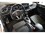 Volkswagen T-Roc 1.5 TSI 150pk R-Line | IQ. Light | Camera | Trekhaak | 100% (Dealer) onderhouden label