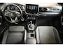 Volkswagen T-Roc 1.5 TSI 150pk R-Line | IQ. Light | Camera | Trekhaak | 100% (Dealer) onderhouden label