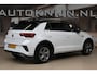 Volkswagen T-Roc 1.5 TSI 150pk R-Line | IQ. Light | Camera | Trekhaak | 100% (Dealer) onderhouden label