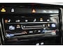 Volkswagen T-Roc 1.5 TSI 150pk R-Line | IQ. Light | Camera | Trekhaak | 100% (Dealer) onderhouden label