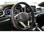 Volkswagen T-Roc 1.5 TSI 150pk R-Line | IQ. Light | Camera | Trekhaak | 100% (Dealer) onderhouden label