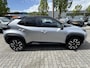 Toyota Yaris Cross HYBRID 130 LAUNCH EDITION TREKHAAK STOEL/STUURVERW PARK-SENSOREN BLIND-SPOT HEAD-UP EL-KOFFERKLEP SPORTSTOELEN APPLE/ANDROID JBL-AUDIO LED-MATRIX NL-AUTO