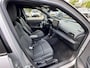 Toyota Yaris Cross HYBRID 130 LAUNCH EDITION TREKHAAK STOEL/STUURVERW PARK-SENSOREN BLIND-SPOT HEAD-UP EL-KOFFERKLEP SPORTSTOELEN APPLE/ANDROID JBL-AUDIO LED-MATRIX NL-AUTO