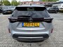 Toyota Yaris Cross HYBRID 130 LAUNCH EDITION TREKHAAK STOEL/STUURVERW PARK-SENSOREN BLIND-SPOT HEAD-UP EL-KOFFERKLEP SPORTSTOELEN APPLE/ANDROID JBL-AUDIO LED-MATRIX NL-AUTO