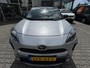 Toyota Yaris Cross HYBRID 130 LAUNCH EDITION TREKHAAK STOEL/STUURVERW PARK-SENSOREN BLIND-SPOT HEAD-UP EL-KOFFERKLEP SPORTSTOELEN APPLE/ANDROID JBL-AUDIO LED-MATRIX NL-AUTO