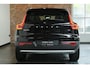 Volvo XC40 T4 Momentum | Dealeronderhouden | Parkeersensoren voor en achter | Navigatie | 20'' lichtmetalen velgen | Harman Kardon Premium Audio | Parkeersensoren voor + achter | Parkeercamera | Navigatie