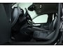 Volvo XC40 T4 Momentum | Dealeronderhouden | Parkeersensoren voor en achter | Navigatie | 20'' lichtmetalen velgen | Harman Kardon Premium Audio | Parkeersensoren voor + achter | Parkeercamera | Navigatie