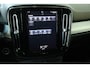 Volvo XC40 T4 Momentum | Dealeronderhouden | Parkeersensoren voor en achter | Navigatie | 20'' lichtmetalen velgen | Harman Kardon Premium Audio | Parkeersensoren voor + achter | Parkeercamera | Navigatie
