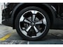 Volvo XC40 T4 Momentum | Dealeronderhouden | Parkeersensoren voor en achter | Navigatie | 20'' lichtmetalen velgen | Harman Kardon Premium Audio | Parkeersensoren voor + achter | Parkeercamera | Navigatie