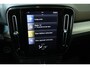 Volvo XC40 T4 Momentum | Dealeronderhouden | Parkeersensoren voor en achter | Navigatie | 20'' lichtmetalen velgen | Harman Kardon Premium Audio | Parkeersensoren voor + achter | Parkeercamera | Navigatie
