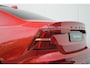 Volvo S60 B3 Automaat R-Design Black Edition Emblemen | Schuif/Kanteldak | Parkeercamera | Parkeerverwarming | BLIS | Parkeersensoren voor + achter | 19'' Lichtmetalen velgen | Adaptive Cruise & Pilot Assist | Stoelverwarming |