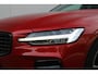 Volvo S60 B3 Automaat R-Design Black Edition Emblemen | Schuif/Kanteldak | Parkeercamera | Parkeerverwarming | BLIS | Parkeersensoren voor + achter | 19'' Lichtmetalen velgen | Adaptive Cruise & Pilot Assist | Stoelverwarming |